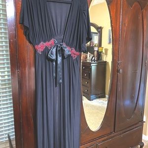 Gorgeous nwot robe from Soma!!  Bought a M, needed a L. Lounge in sexy luxury